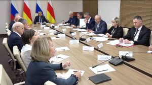 Æхсæнадон транспорты уавæрмæ цалынмæ карз цæстдард не рцæуа, уæдмæ шофыртæ кусдзысты, куыд сæ фæнды, афтæ – Сергей Меняйло