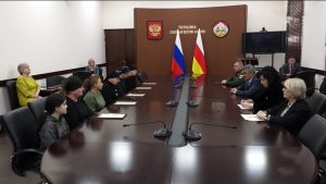 Сергей Меняйло паддзахадон хæрзиуджытæ радта, сæрмагонд æфсæддон операцийы йæ хæстæ æххæст кæнгæйæ чи фæмард, уыцы æфсæддонты бинонтæн