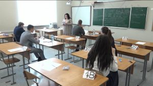 Выпускники 9-х классов сегодня сдают ОГЭ по биологии, информатике, обществознанию и химии