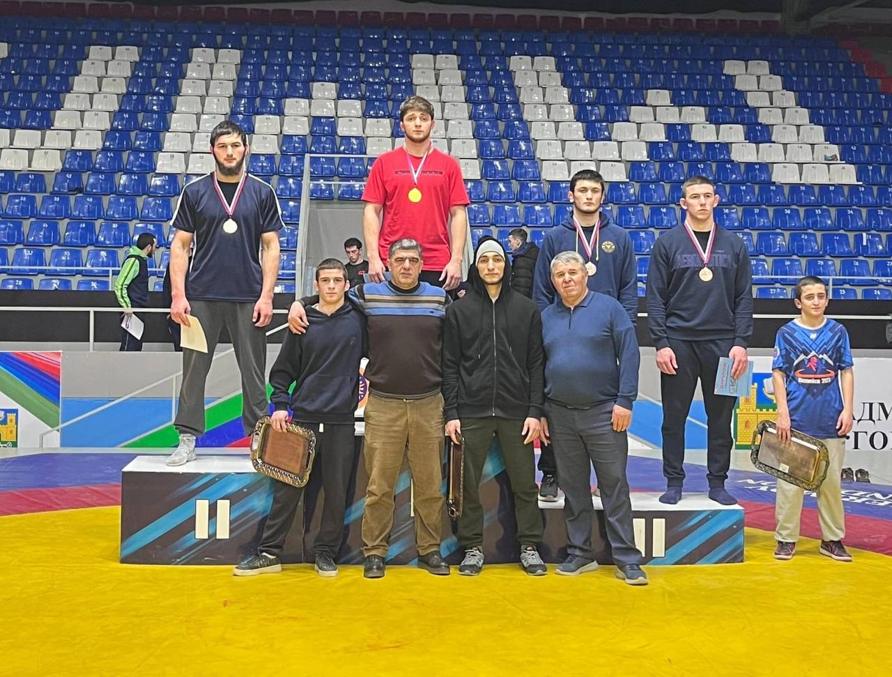 Осетинские спортсмены завоевали семь наград на первенстве СКФО по вольной борьбе
