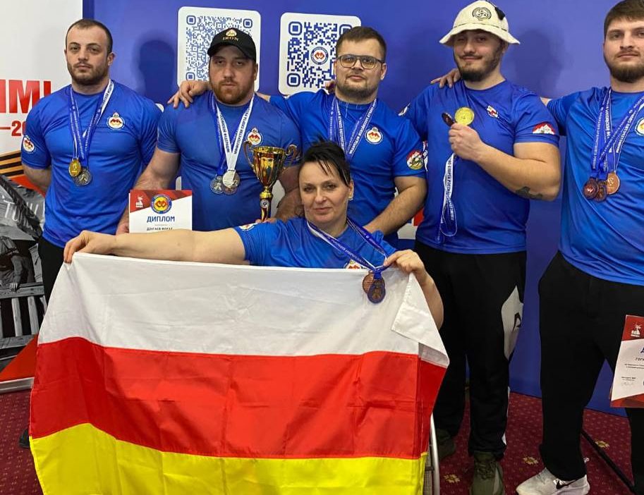 Ветеран СВО Сослан Гогичаев стал бронзовым призером чемпионата России по армрестлингу для лиц с ПОДА