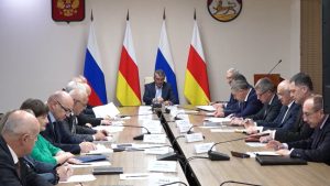 Республикæйы сæргълæууæг бадомдта, бырæттæ кæм æмбырд кæнынц, ахæм æдзæллаг зæххы хæйтты хицæуттæй дзуапп агурын