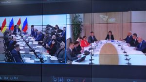 Сергей Меняйло æмæ стратегион хъæппæристы агентады генералон директор æрныхас кодтой республикæйы инвестицион климæты фарстатæ фæхуыздæр кæныныл