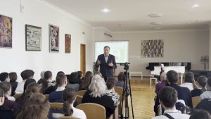 Учащимся и педагогам Республиканского лицея искусств рассказали о мифологических сюжетах в традициях осетин