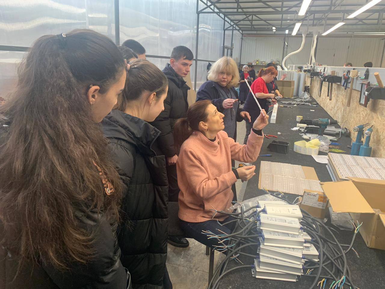 Девятиклассники второй школы Ардона посетили завод «Заря Осетии»