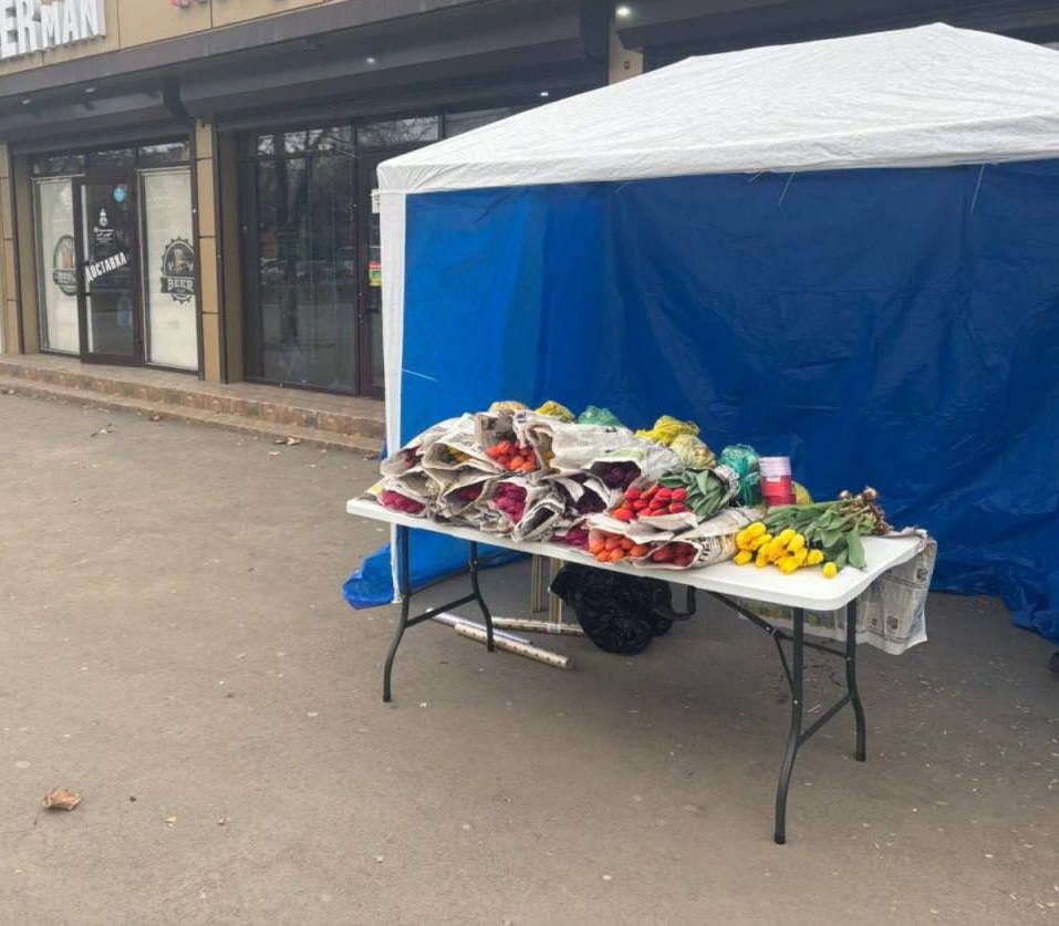 Во Владикавказе проводят рейды по местам несанкционированной торговли цветами