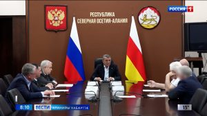 Сергей Меняйло æмæ «Упрдор «Кавказ»-ы хицау фембæлдысты Дзæуджыхъæуы иувæрсты цæуæг фæндаг, трассæ арæзтад кæм цæуы, уыцы зæххы хæйтты хицæуттимæ