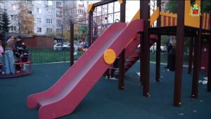 Во Владикавказе устанавливают одной детскую игровую и две воркаут площадки