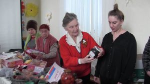 Работники и подопечные центра соцобслуживания населения Моздокского района собирают помощь для отправки в зону СВО