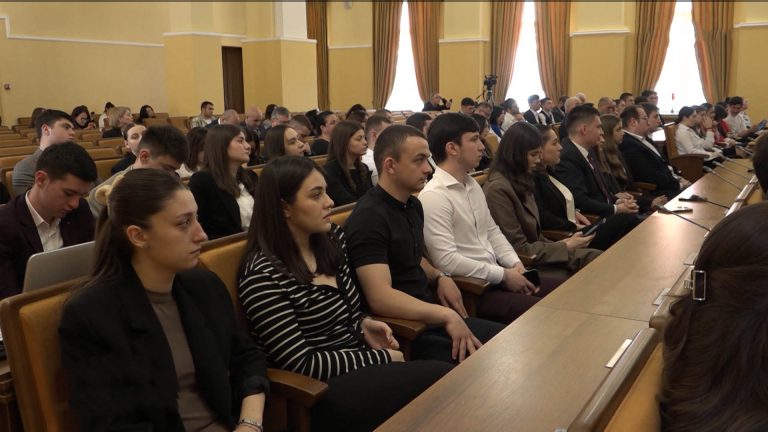 Развитие молодежной политики в Северной Осетии сегодня обсудили на парламентских слушаниях