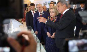 Сергей Меняйло поздравил с днём рождения председателя Совета Федерации Валентину Ивановну Матвиенко