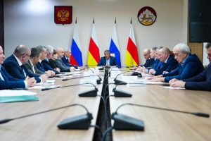 Восстановление дорог в Беслане и Алагире после прокладки новых коммуникаций обсудили на совещании, которое провел Сергей Меняйло