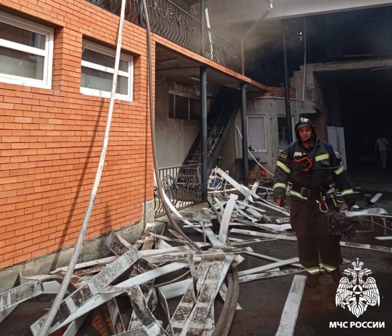 В Беслане потушили пожар в местном магазине