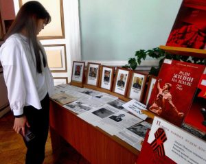 К акции «Библио-сумерки-2025 «Свои герои» в Юношеской библиотеке имени Гайто Газданова оформили тематические выставки