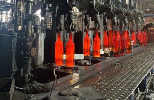 Школьники из Камбилеевского посетили предприятие по производству стеклотары в рамках профориентационных мероприятий