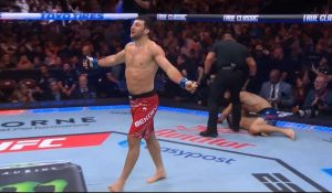 Азамат Бекоев нокаутировал Райана Лодера на турнире UFC