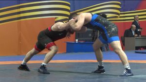 Во Дворце спорта «Манеж» проходит чемпионат СКФО по вольной борьбе, посвященный 80-летию Великой Победы и участникам СВО