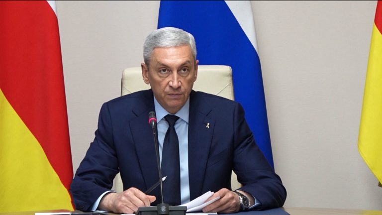 Борис Джанаев провёл совещание по вопросам контрактации объектов, реализуемых в рамках госпрограмм и нацпроектов