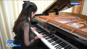 Звучание эпох: пианистки алагирской детской школы искусств сыграли с симфоническим оркестром Госфилармонии