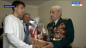 Бывшего узника концлагеря Владимира Карсанова поздравили с наступающим Днем Победы