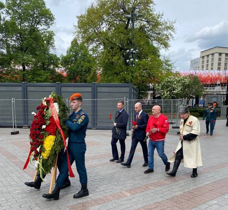 Представители Осетии в Москве почтили память погибших участников Великой Отечественной войны у Могилы Неизвестного Солдата