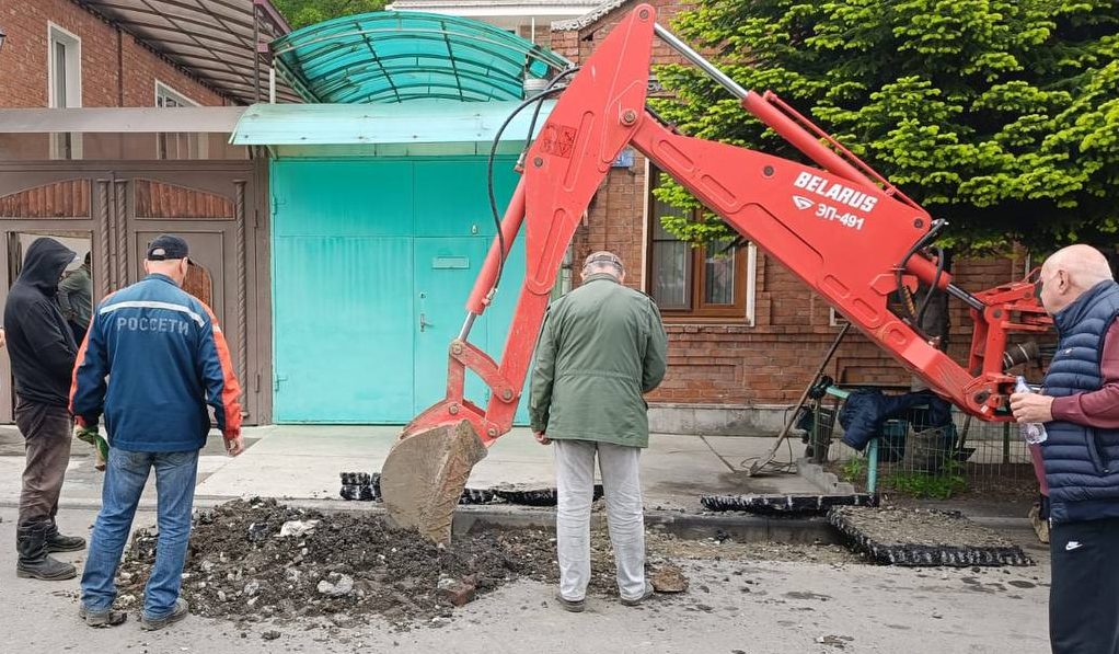 В Иристонском районе Владикавказа восстанавливают подачу электричества В Иристонском районе Владикавказа восстанавливают подачу электричества