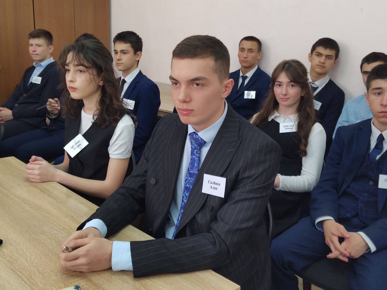 Во Владикавказе прошел муниципальный отборочный тур на всероссийскую телевизионную гуманитарную олимпиаду «Умники и Умницы». Во Владикавказе прошел муниципальный отборочный тур на всероссийскую телевизионную гуманитарную олимпиаду «Умники и Умницы».