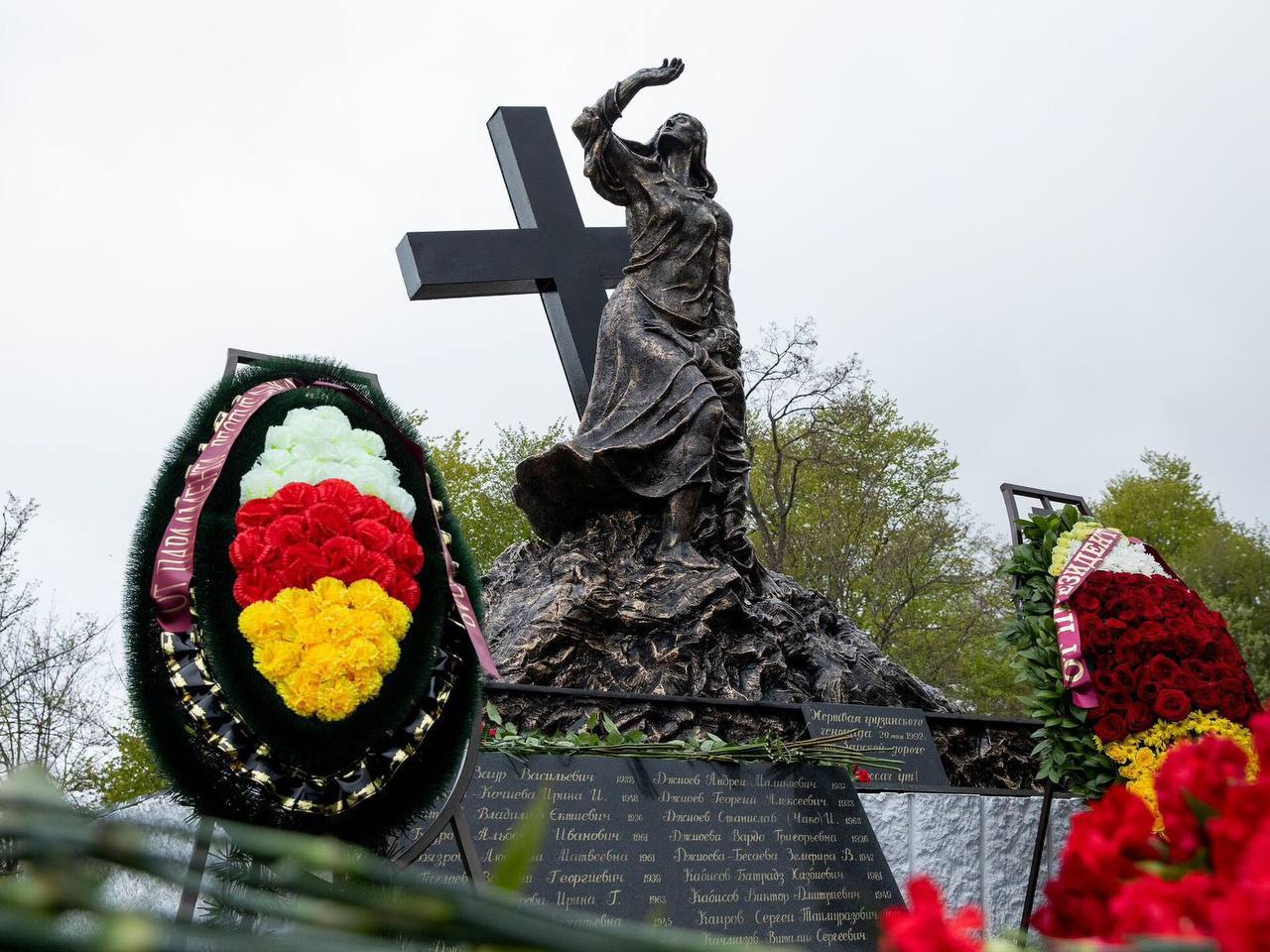 Сегодня в Осетии вспоминают жертв Зарской трагедии Сегодня в Осетии вспоминают жертв Зарской трагедии