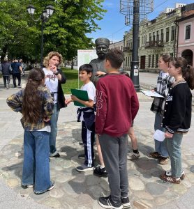 Детям участников СВО организовали квест- экскурсию по Владикавказу