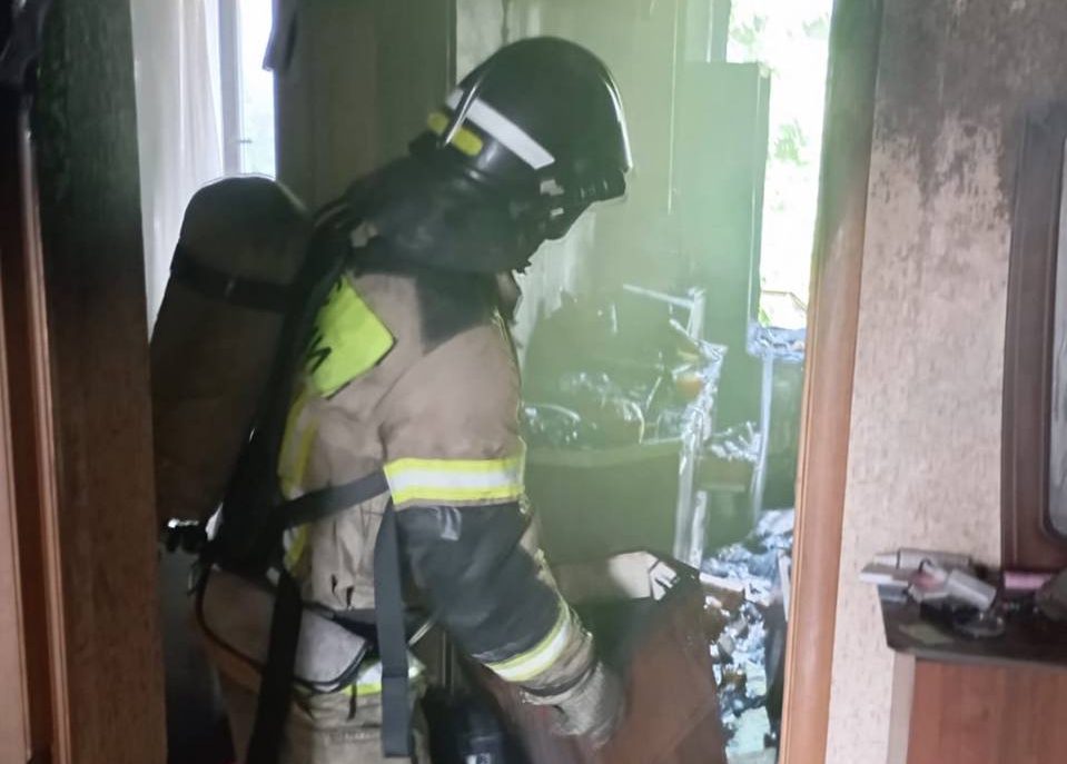 Шесть человек эвакуировали при пожаре в Беслане