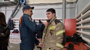 Старшеклассникам провели экскурсию по пожарно-спасательной части Владикавказа
