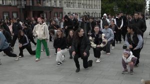 Во Владикавказе сегодня сотни людей приняли участие в первой городской «Зарядке Победы»