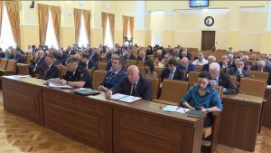 Более одного миллиона рублей направят на повышение должностных окладов госслужащим младшей и средней группы