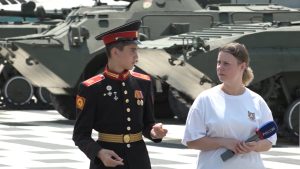 Абон ахсджиаг у дзурын, бæстæ размæ чи кæны, æмæ æцæг граждайнаг иудзинады дæнцæг чи æвдисы, уыдоны тыххæй