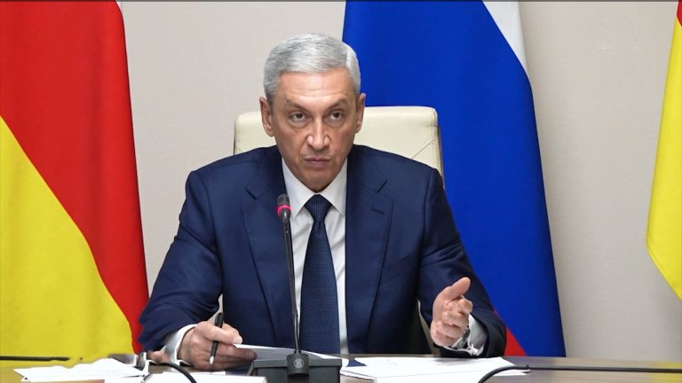 Вопросы социально-экономического развития обсудили на совещании в Правительстве республики