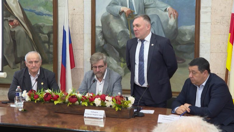 Во Владикавказе продолжается серия научных встреч с одним из ведущих российских политологов – Фёдором Лукьяновым