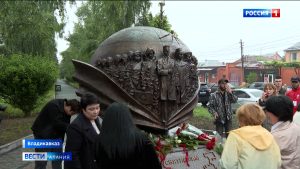 Во Владикавказе установили памятник в честь медицинских работников, героически боровшихся за жизни людей в пандемию Сovid-19