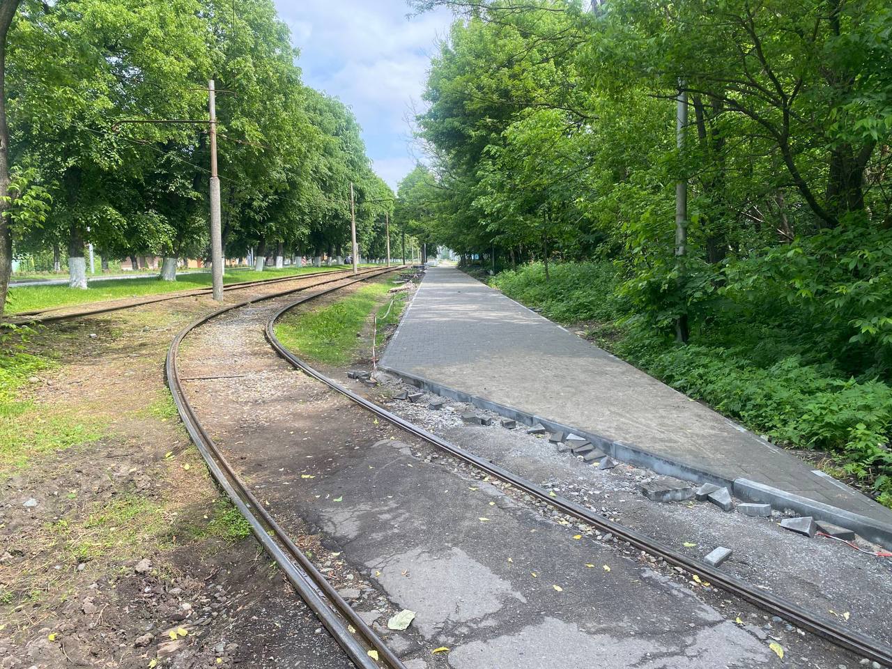 Во Владикавказе приступили к благоустройству аллеи на пр. Коста в районе Мемориала Славы Во Владикавказе приступили к благоустройству аллеи на пр. Коста в районе Мемориала Славы