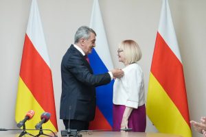 В преддверии Дня России Сергей Меняйло вручил награды жителям республики за успехи в трудовой и общественной деятельности