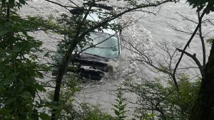 Машина упала в Терек на дороге между Владикавказом и Верхним Ларсом