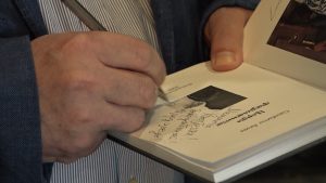 Презентация книги «Царды фæзилаентæ» режиссера, сценариста, писателя Акима Салбиева прошла в кафе поэтов