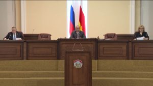 Доклад об исполнении бюджета за прошлый год рассмотрели на заседании парламента республики