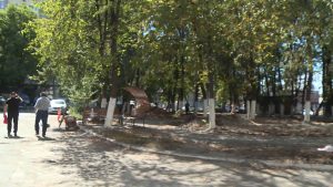 Дзæуджыхъæуы 1-æм поликлиникæйы цур сквер аивгонд цæуы 15 азмæ фыццаг хатт