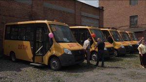 10 новых микроавтобусов передали школам республики