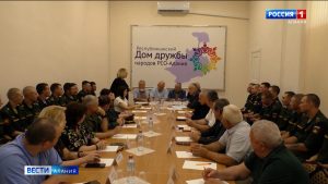 Круглый стол, посвященный поддержке ветеранов боевых действий, прошел в республиканском Доме дружбы