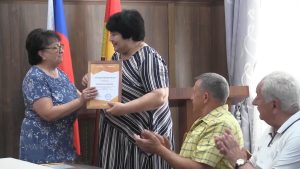 В моздокском отделении партии «Единая Россия» наградили волонтеров, помогающих собирать грузы для отправки на передовую