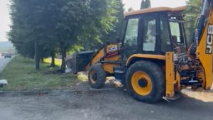 На городских кладбищах продолжаются работы по ликвидации стихийных свалок