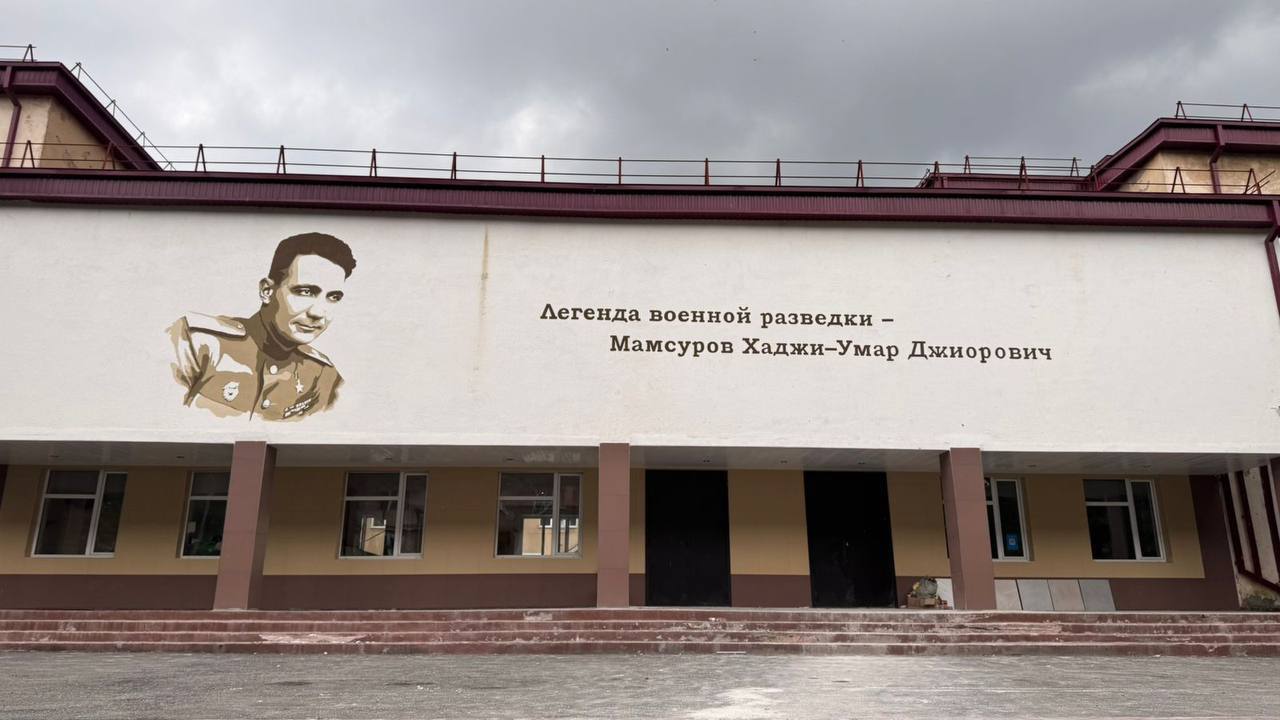 Портреты Героев Советского Союза, Героев России и других выдающихся личностей украсили здания 11 школ республики