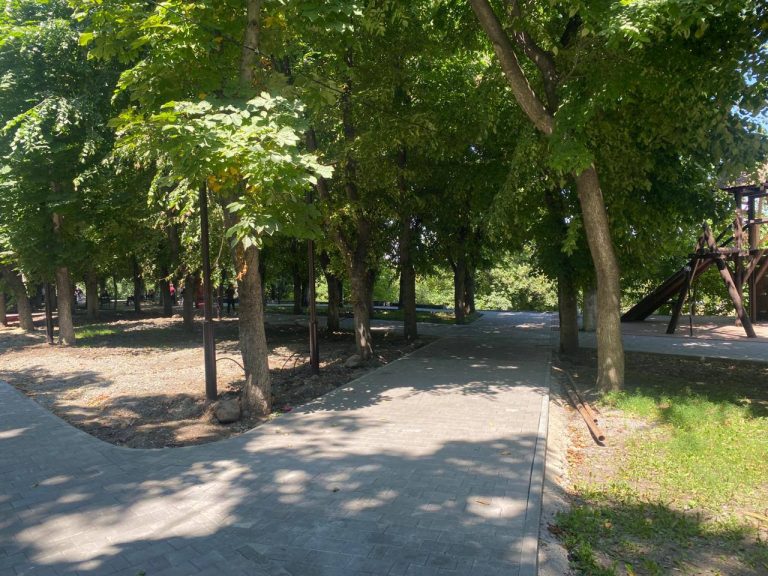 Во Владикавказе завершается благоустройство набережной в районе улицы Колка Кесаева
