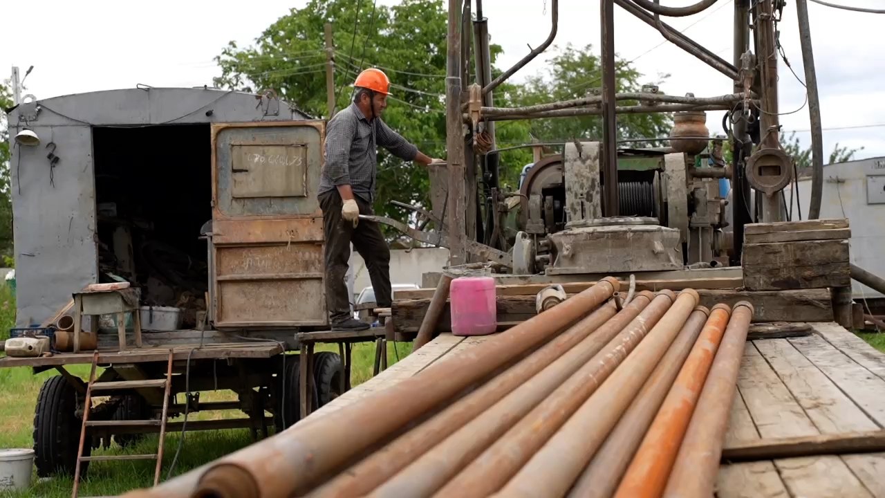 В Ольгинском бурят новую скважину для улучшения водоснабжения села